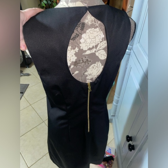 Nicole Miller New York Detail Floral Embellished Dress Sz 8 - Picture 5 of 9